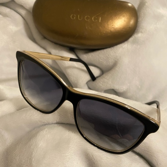 Gucci Gold & Black Sunglasses: Luxe Look w/ Case, Dramatically Reduced - Picture 10 of 16